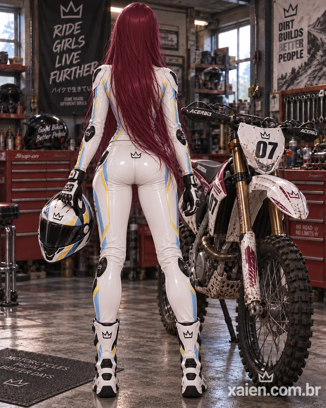Anime motocross com roupa branca e detalhes coloridos